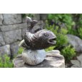 Wasserspeier "Fisch auf Stein" aus Gusseisen 15 cm
