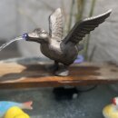 Wasserspeier Ente Guss startend 17 cm mit Solarpumpe und Trockenlaufschutz